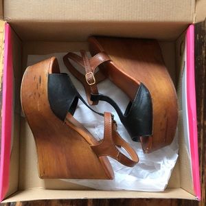 💛OUT OF BUSINESS CHARLOTTE RUSSE peeptoe heels 👠